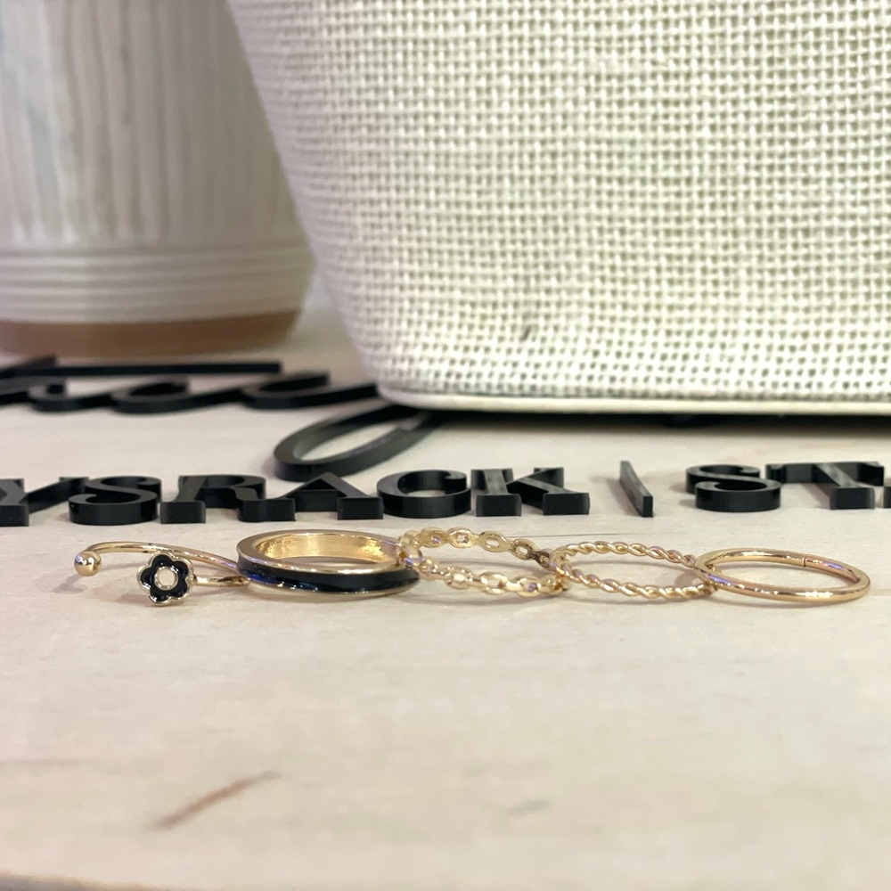 NWT Black Flower 5-Ring set